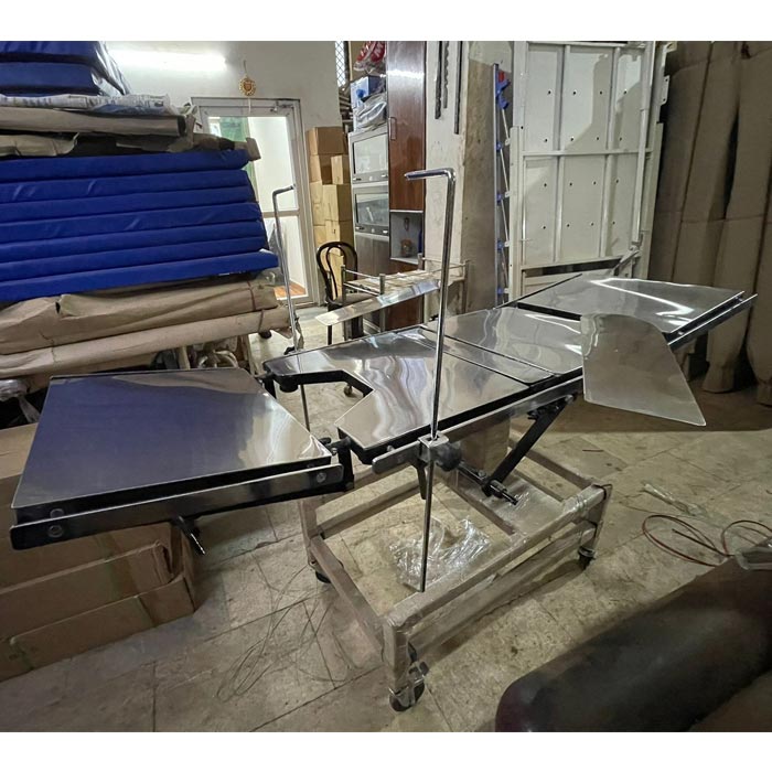 Hi Low Manual OT Table with Adjustable Secions and Mattress